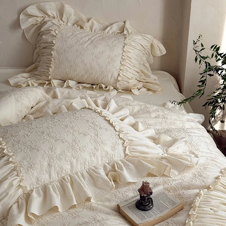 Romantisches besticktes Baumwoll-Bettwäscheset mit Volants und floraler Jacquard-Stickerei
