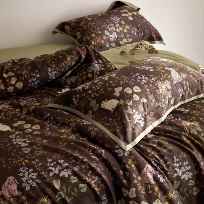 Luxuriöses Satin-Bettwäsche-Set mit floralem und Beerenmotiv