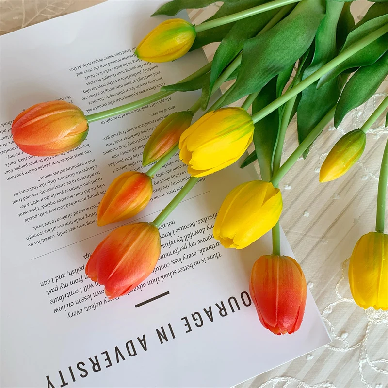 Elegante Kunst-Tulpenbouquet