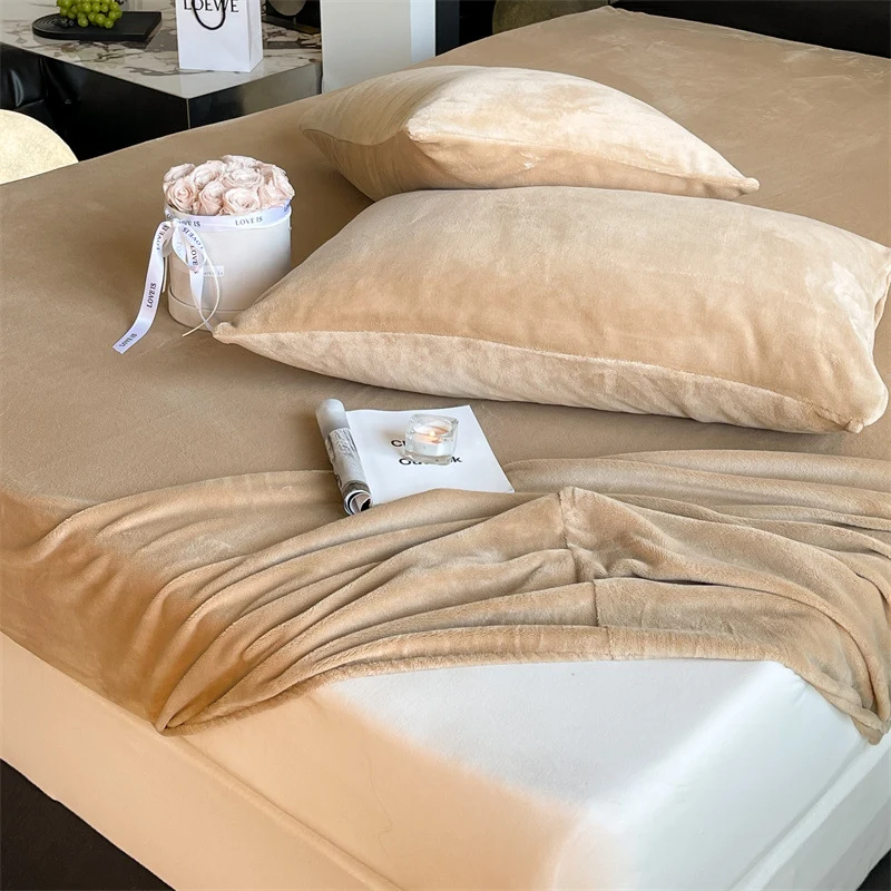 Weiches Mikrofaser-Spannbettlaken-Set mit samtiger Oberfläche und passenden Kissenbezügen