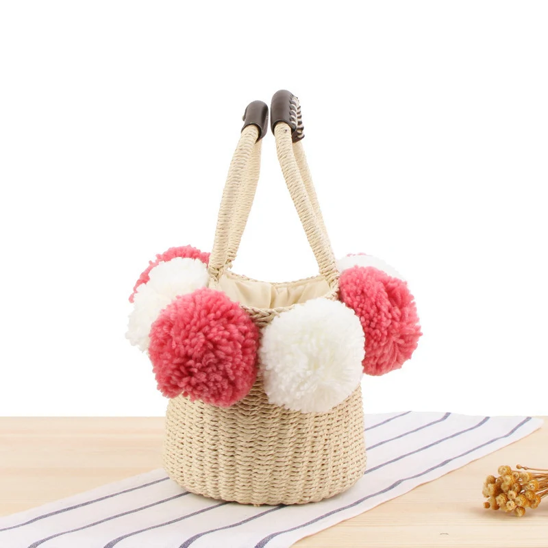 Korbtasche mit Pompon-verziertem Oberteil Skanto