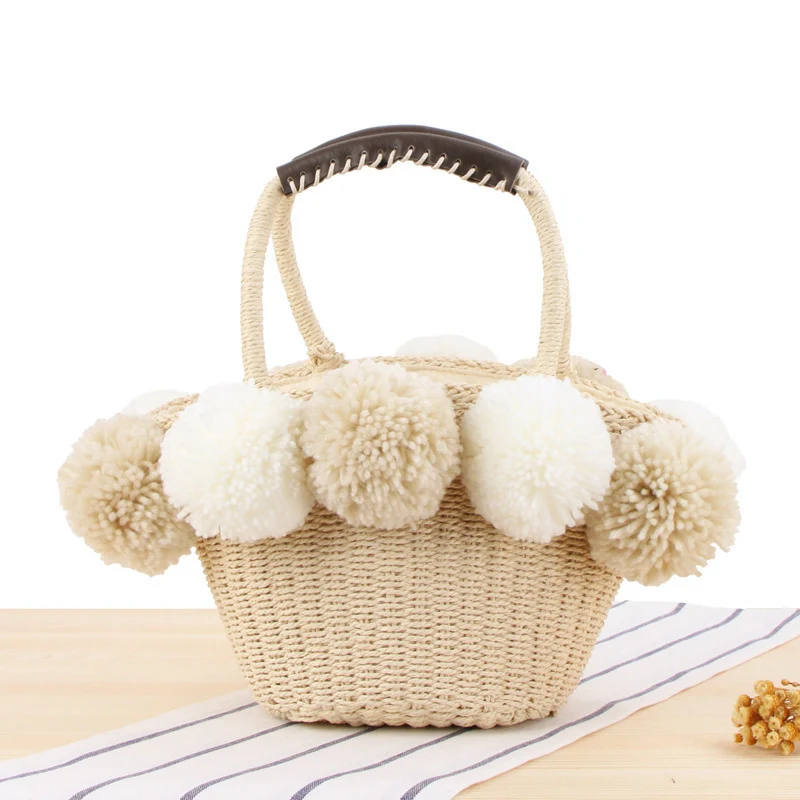 Korbtasche mit Pompon-verziertem Oberteil Skanto