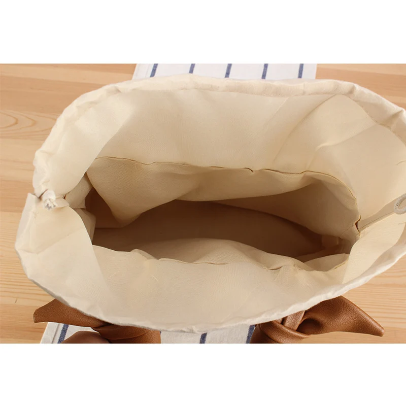 Korbtasche mit eleganter Stoffverzierung Skanto