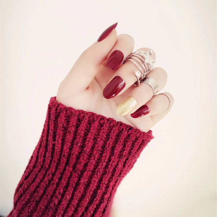 Dekoratives Nagelkunstset mit atemberaubenden Designs