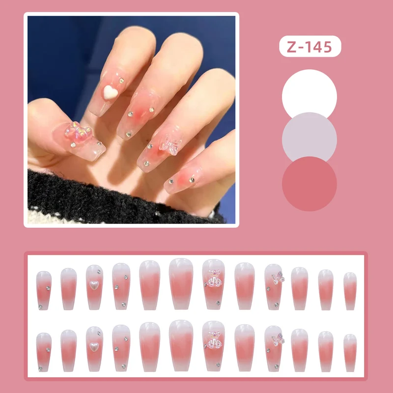 Dekoratives Nagelkunst Press-On Set mit Herz- und Edelsteindetails