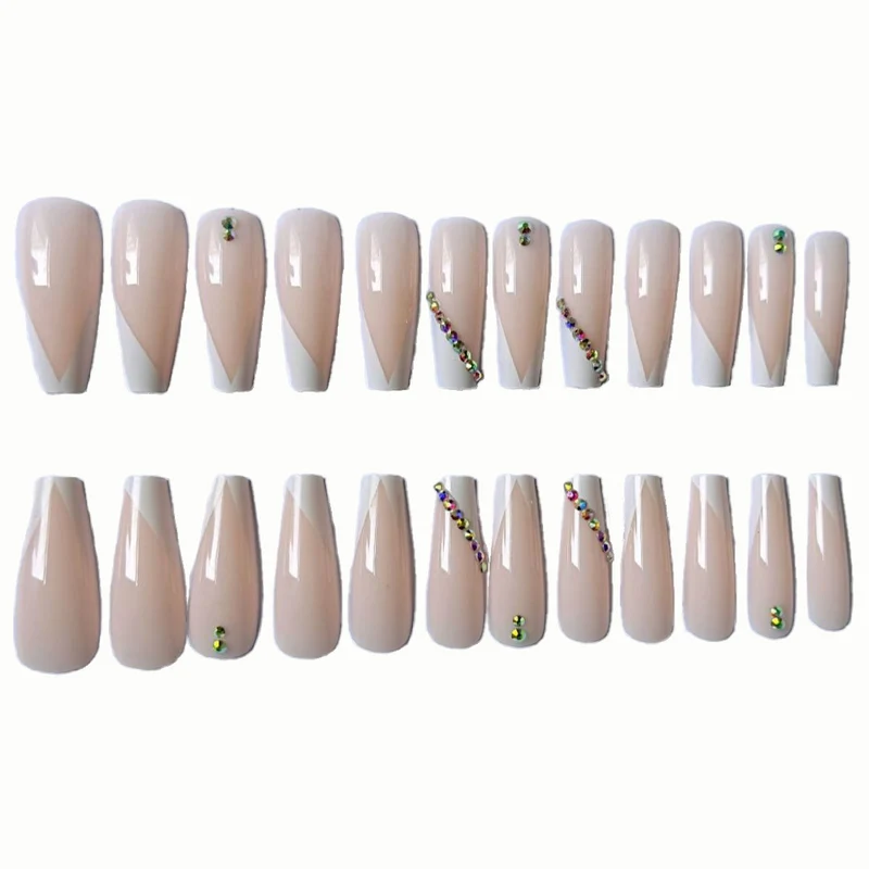 Elegantes Stiletto-Nagelkunst-Kit mit Strass-Akzenten