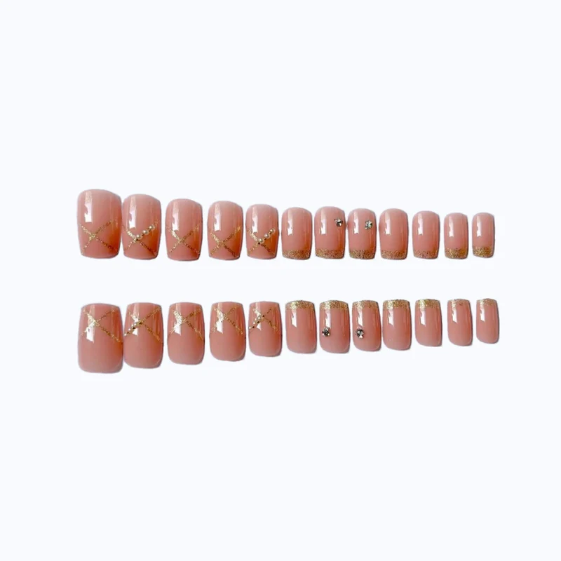 Elegante mit Strass verzierten Nagelkunst
