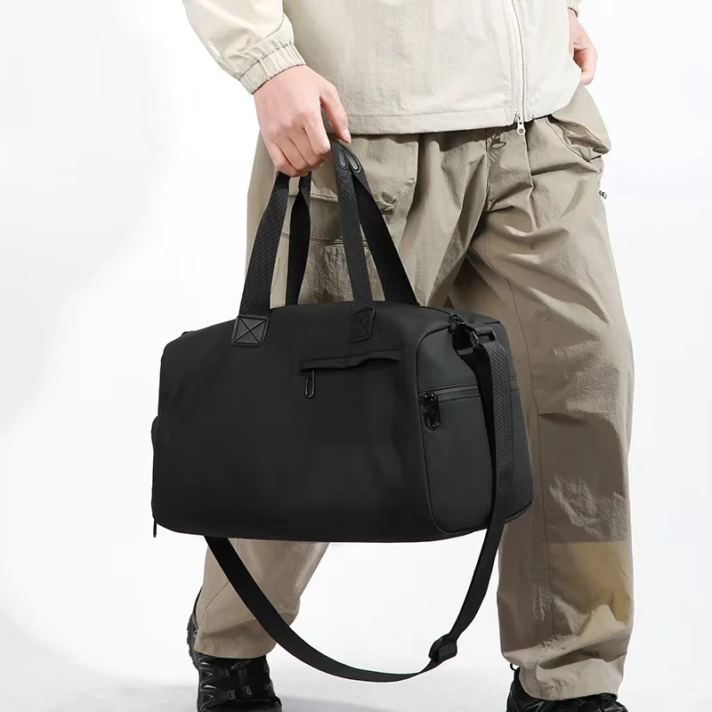 Sportliche Reisetasche mit mehreren Fächern Skanto