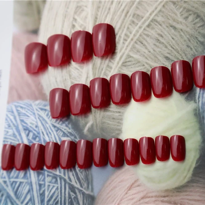 Klassisches Rotes Press-On Nagelset