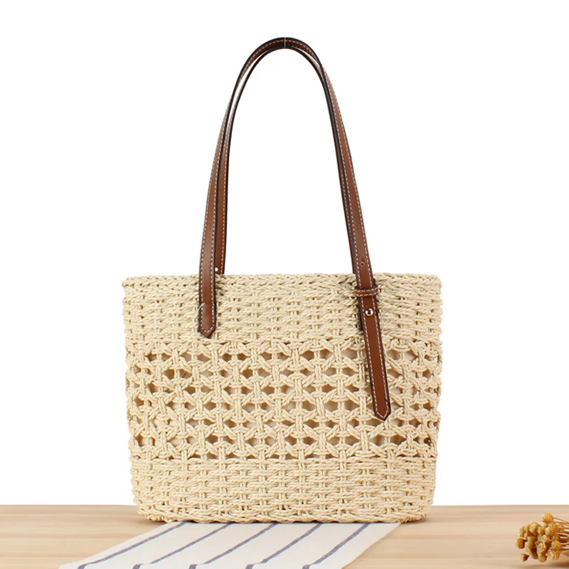 Handtasche aus handgewebtem Stroh mit eleganten Kunstledergriffen Skanto
