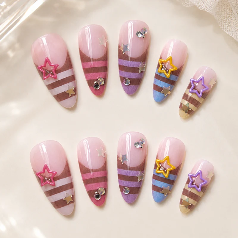 Künstlerische Stiletto-Nageldekorationen