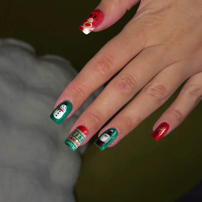 Festliche Feiertagsmotiv-Nagelkunst
