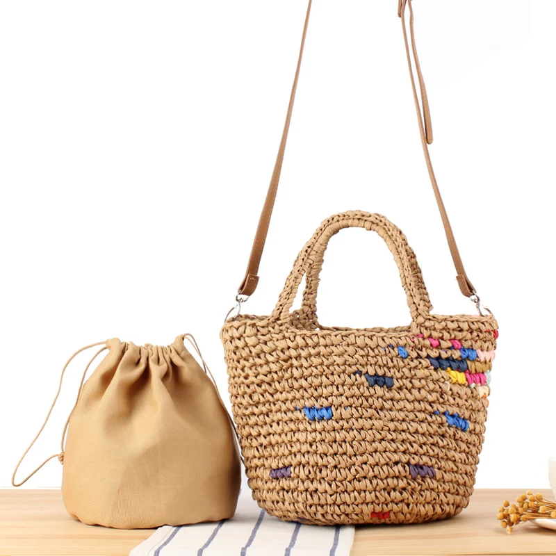 Handtasche aus handgefertigtem Naturmaterial mit farbigem Akzent Skanto