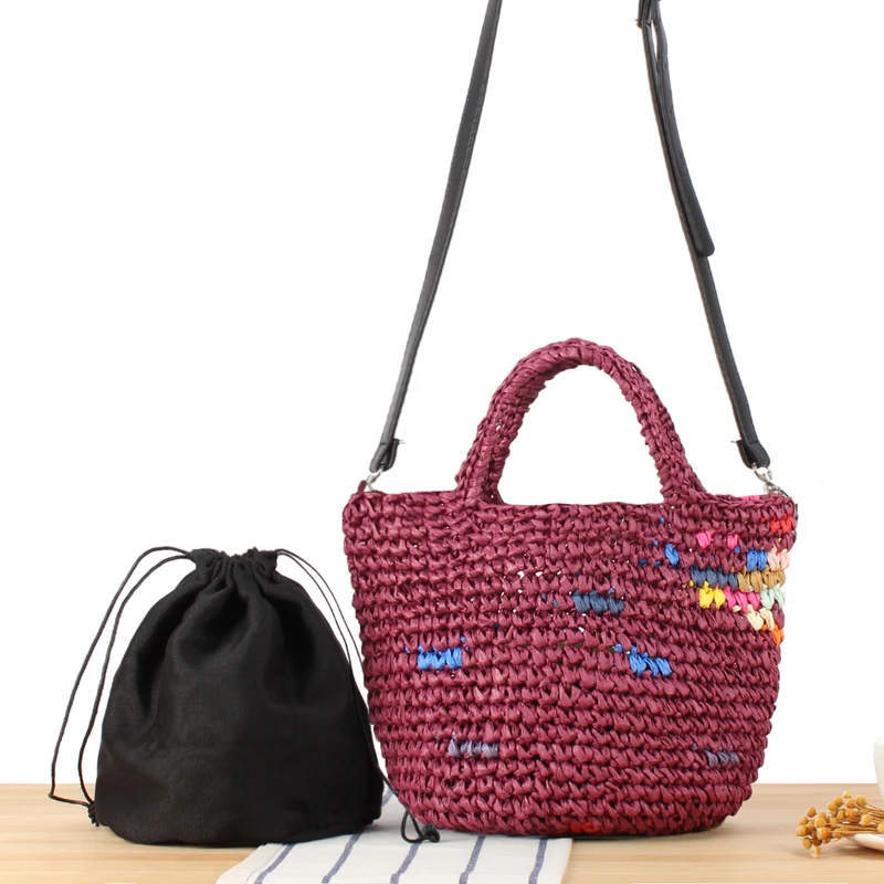 Handtasche aus handgefertigtem Naturmaterial mit farbigem Akzent Skanto