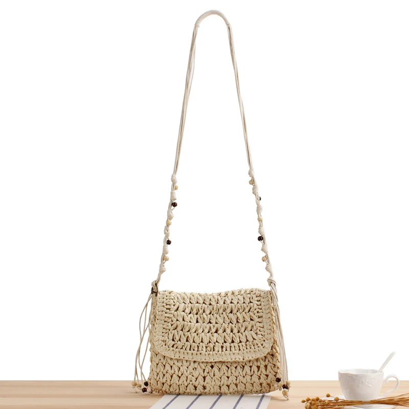 Handtasche aus geflochtenem Naturmaterial mit verspielten Fransen Skanto