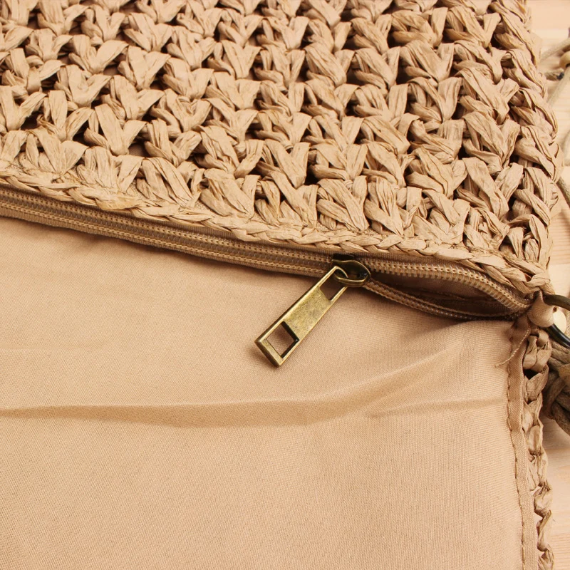 Handtasche aus geflochtenem Naturmaterial mit verspielten Fransen Skanto