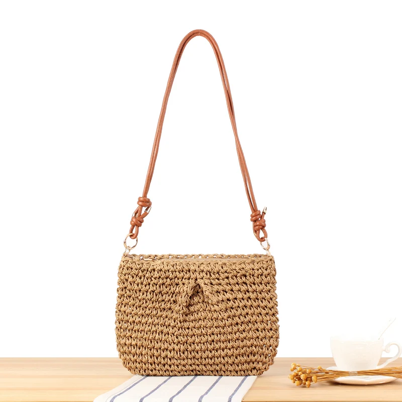 Handtasche aus geflochtenem Naturmaterial mit elegantem Knopfverschluss Skanto
