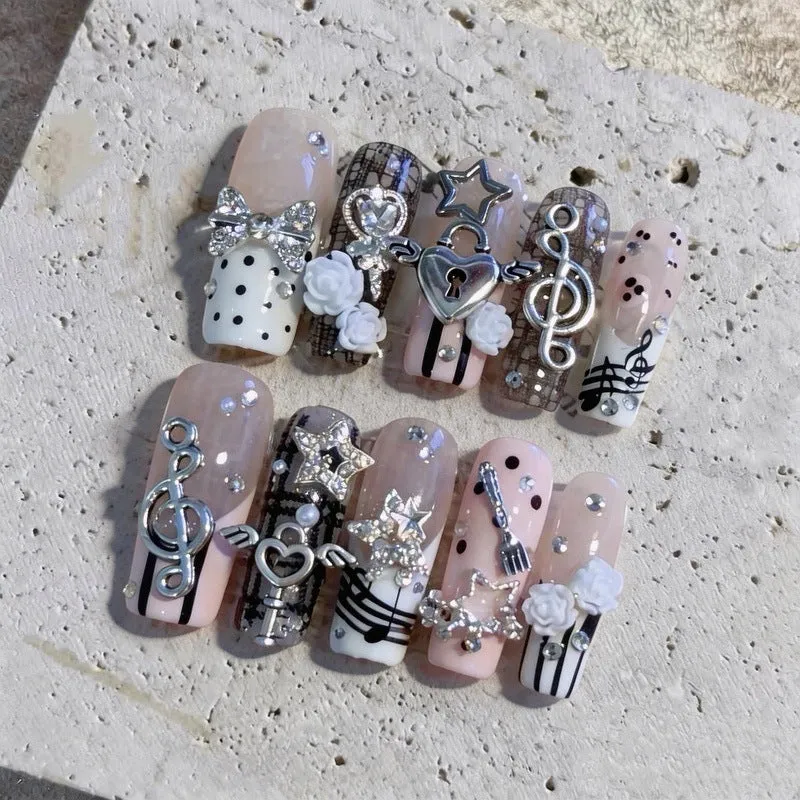 Themenbezogenes dekoratives Press-On-Nagelset