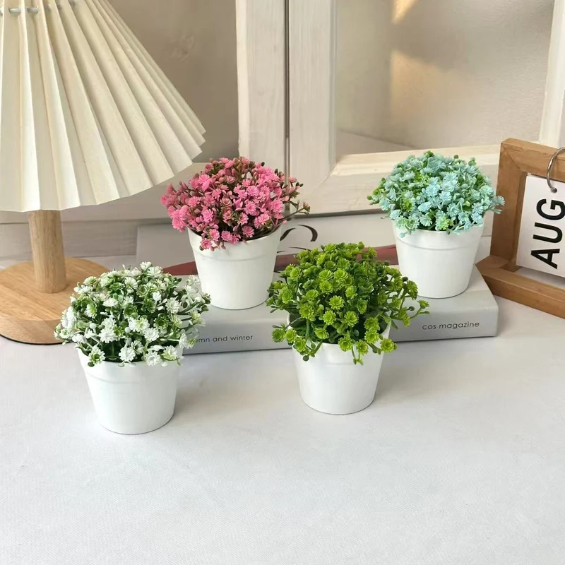 Miniatur Arrangement mit künstlichen Blumen im Topf