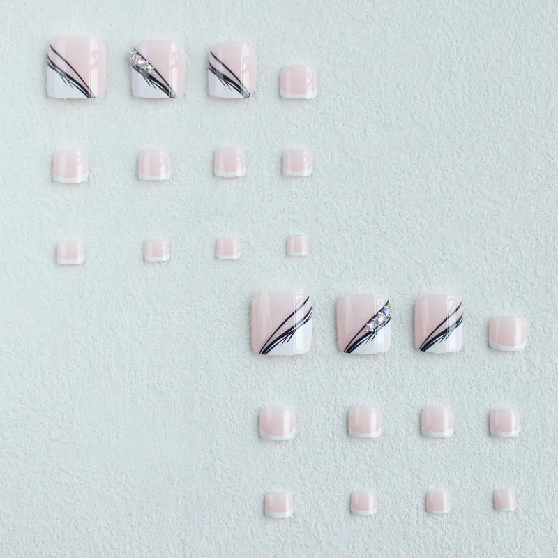 Elegante Französische Spitzen-Pediküre-Nagelkunst