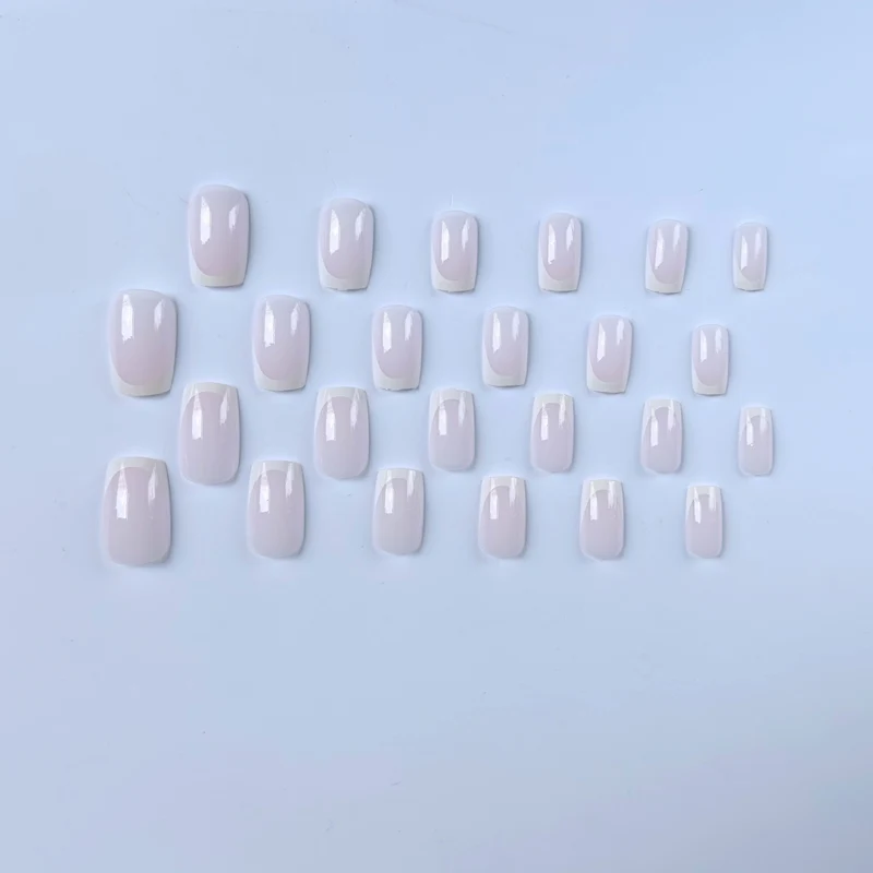 Elegantes French Tip Nagelkunstset 1790958182