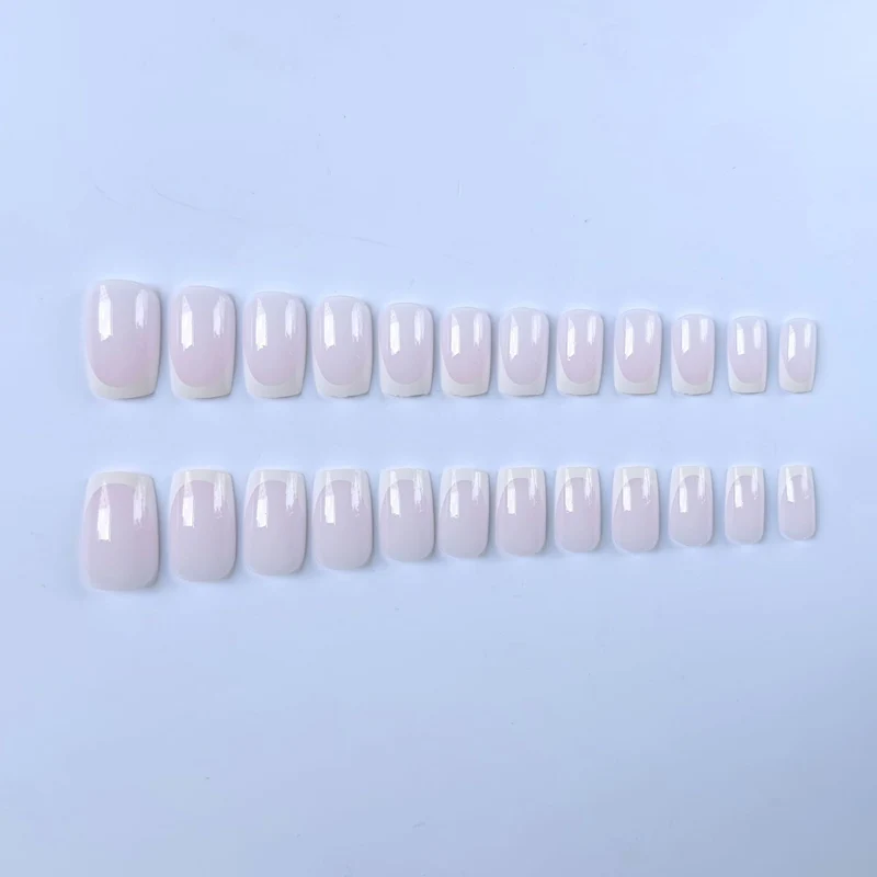 Elegantes French Tip Nagelkunstset 1790958182