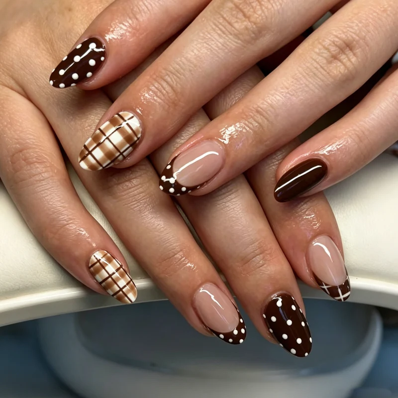 Trendige abstrakte Press-On Nail Art Set