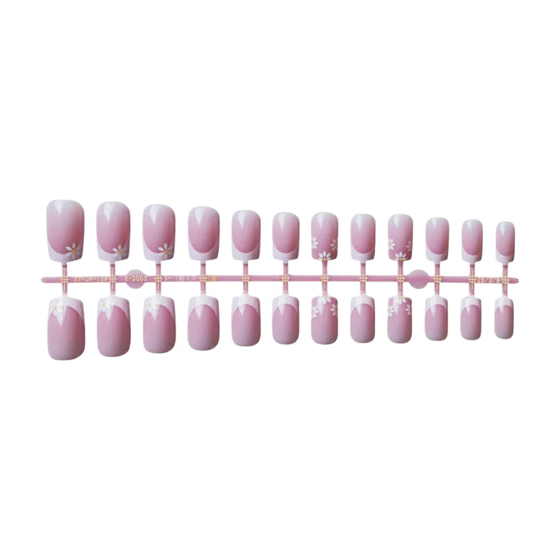 Elegantes französisches Spitzen-Design mit floraler Nail Art