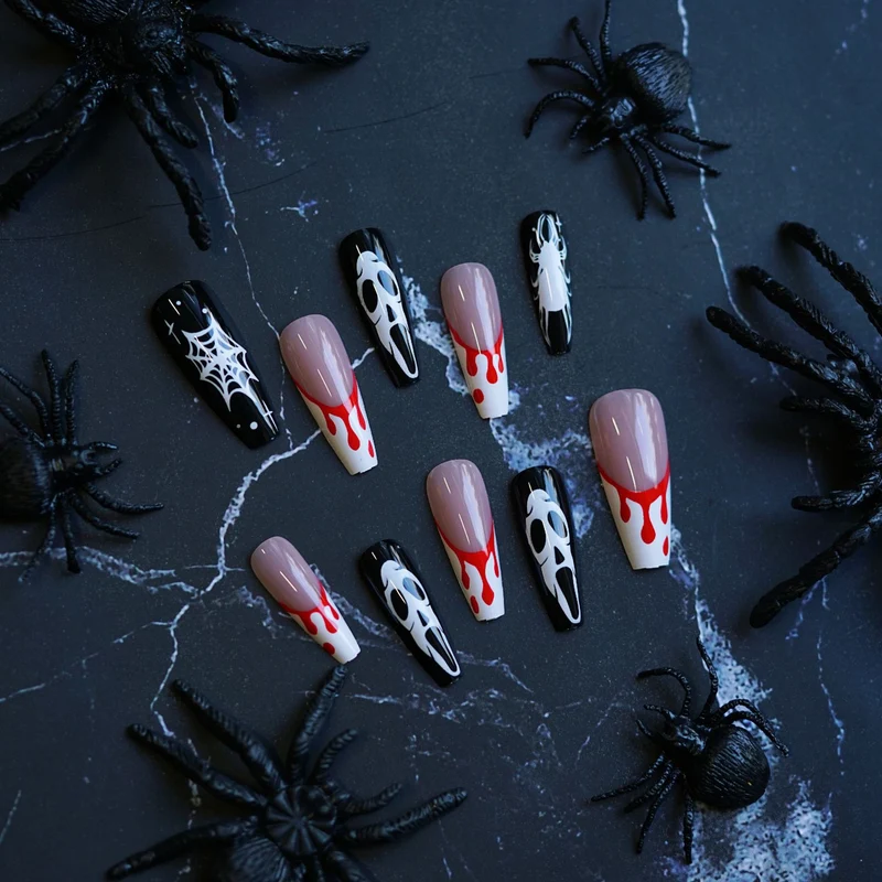 Künstlerisch vom Horror inspiriertes Press-On Nail Set