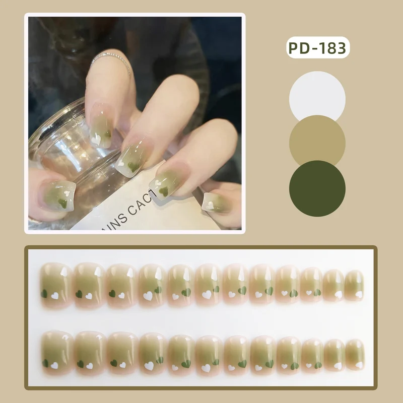 Künstlerisches Herz-verzierte Press-On Nagelset