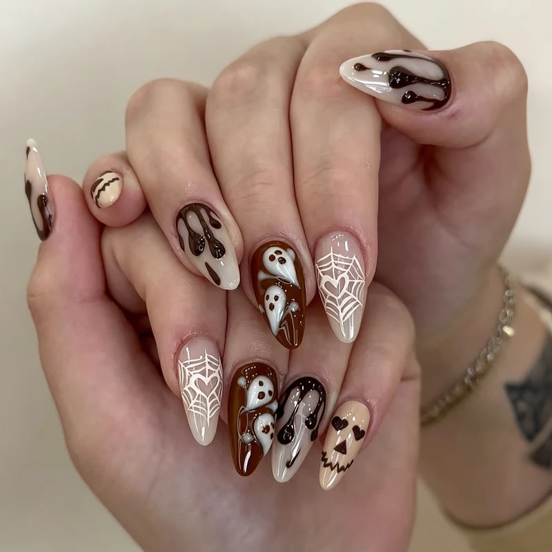 Schauspielerisch von Schokolade inspirierte Press-On Nagelkunst