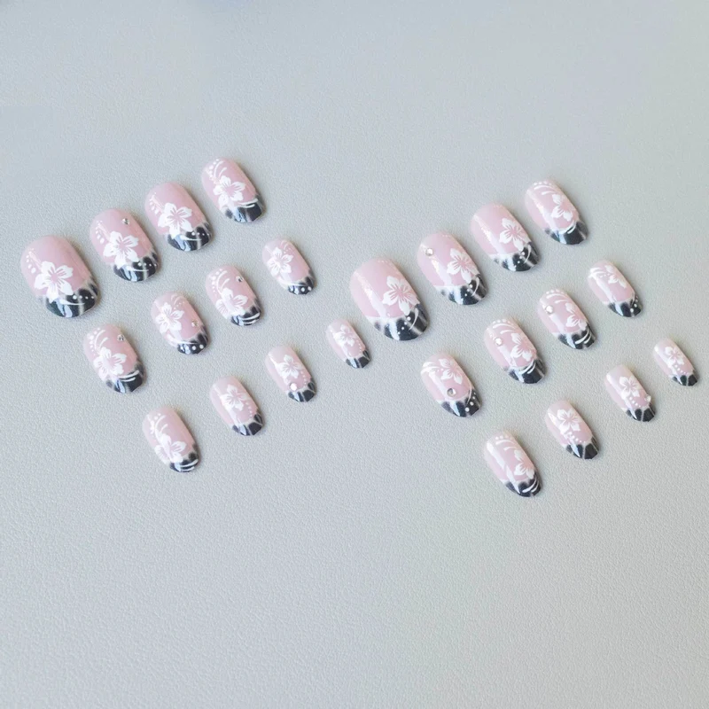 Elegantes Floral Nail Art Design Set