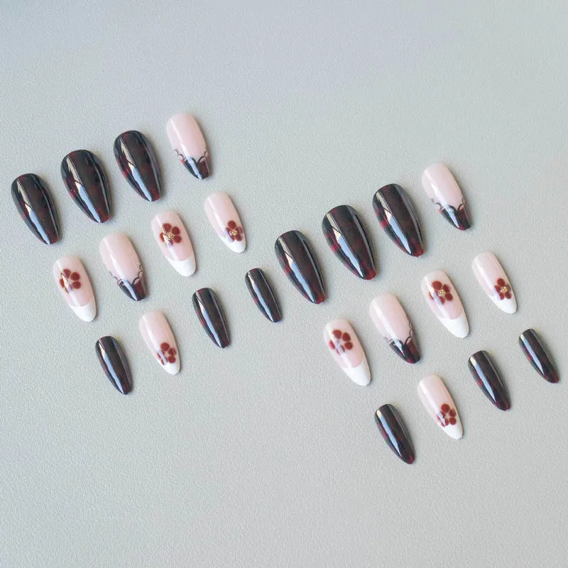 Elegantes florales Nageldesign-Set