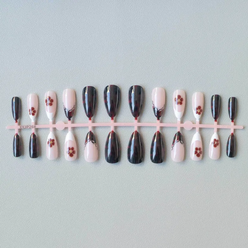 Elegantes florales Nageldesign-Set