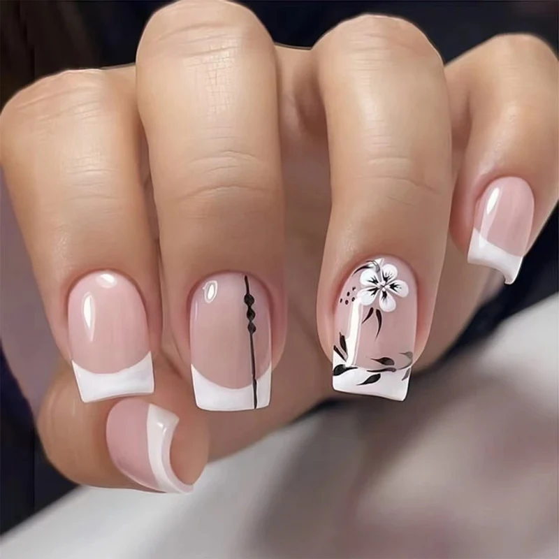 Elegantes florales French Tip Nagelkunst Set