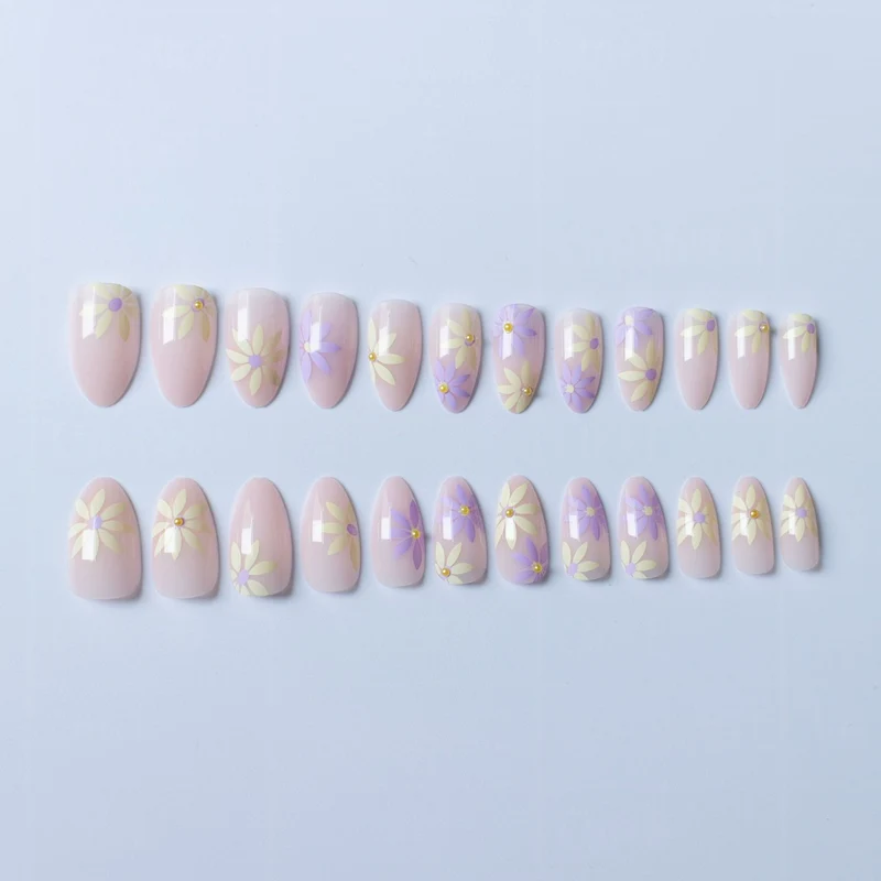 Elegante Florale Acryl Nagelkunst