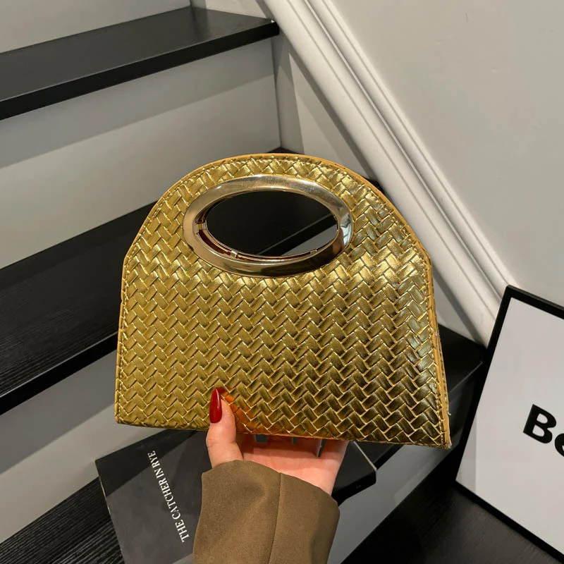 Gewebte Handtasche mit Goldakzent