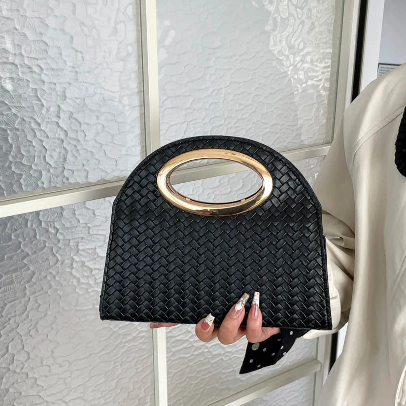 Gewebte Handtasche mit Goldakzent