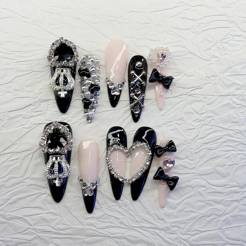 Elegantes aufwendiges Press-On Nagelkunst Set