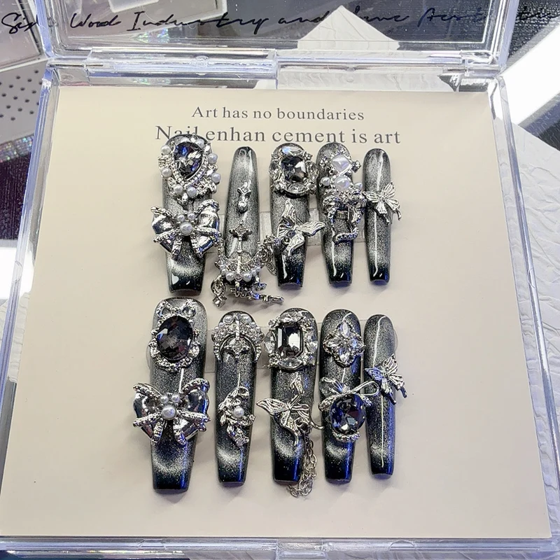 Glamourös mit Strass verzierte Nagelkunst-Set