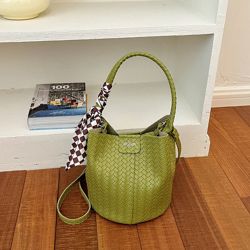 Gewebte Bucket-Handtasche
