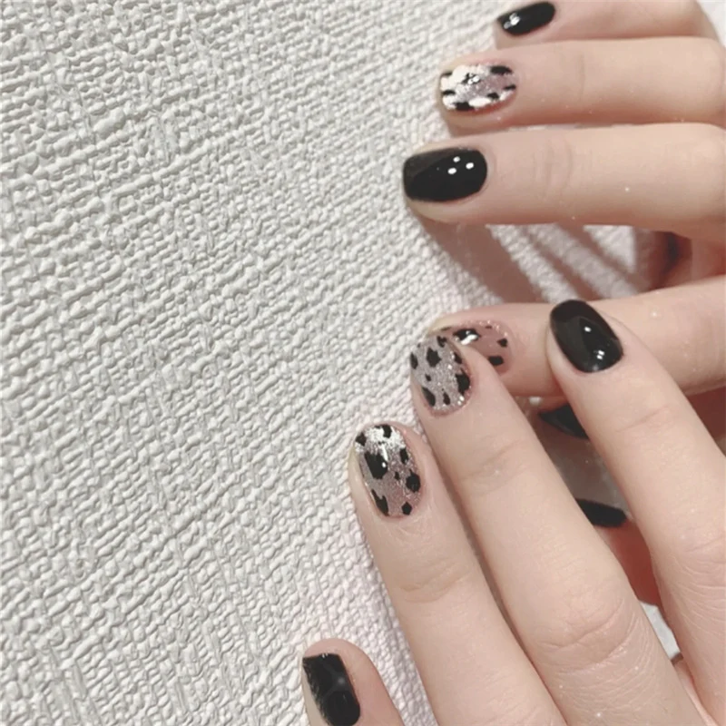 Künstlerischer Akzent Press-On Nagelset