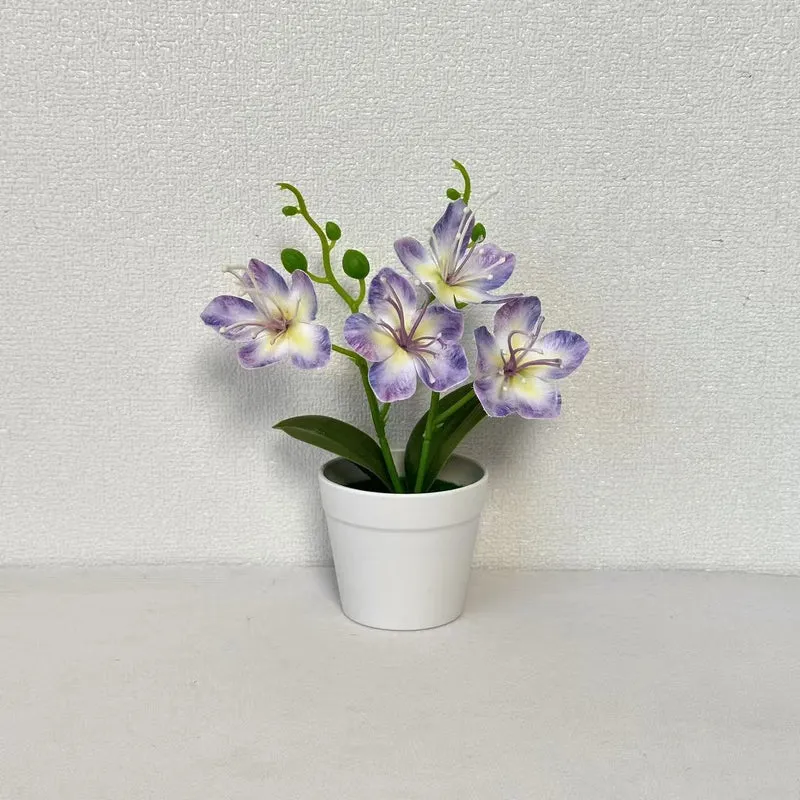Lebensechte Kunstblumenarrangement für die Wohnkultur