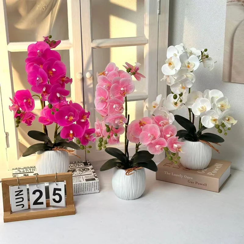 Lebensechte dekorative Orchideenarrangement für Tischdekoration