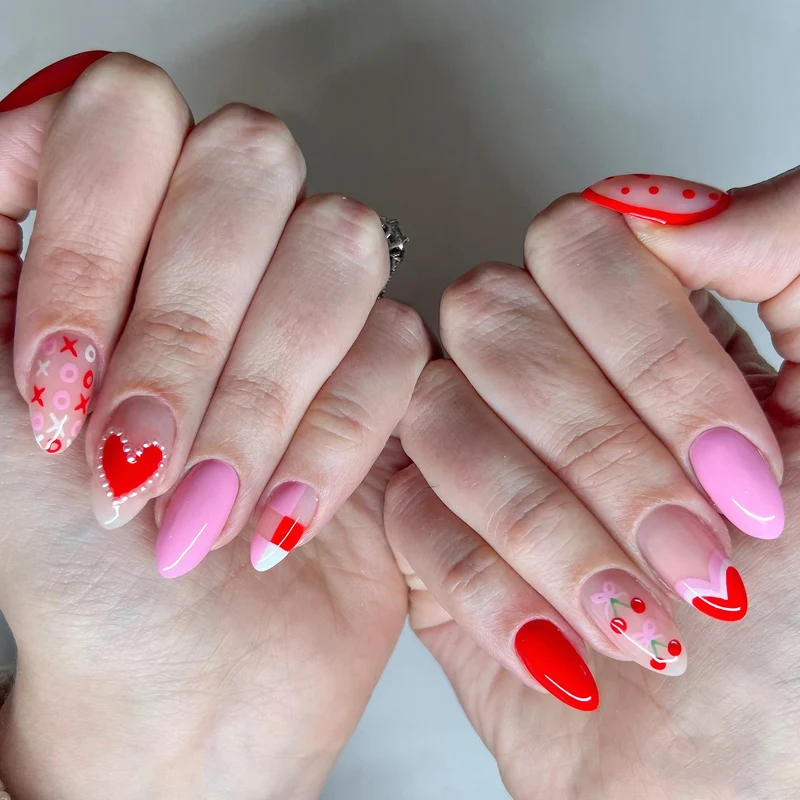 Herz-inspirierten künstlerischen Press-On-Nagelkunst
