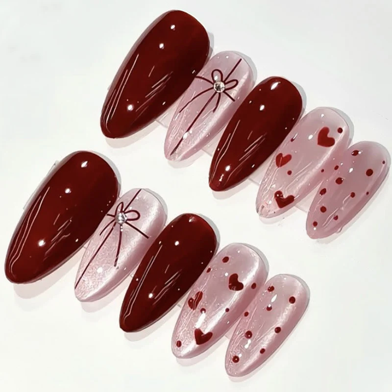 Herz-verzierte Press-On Nagelkunst