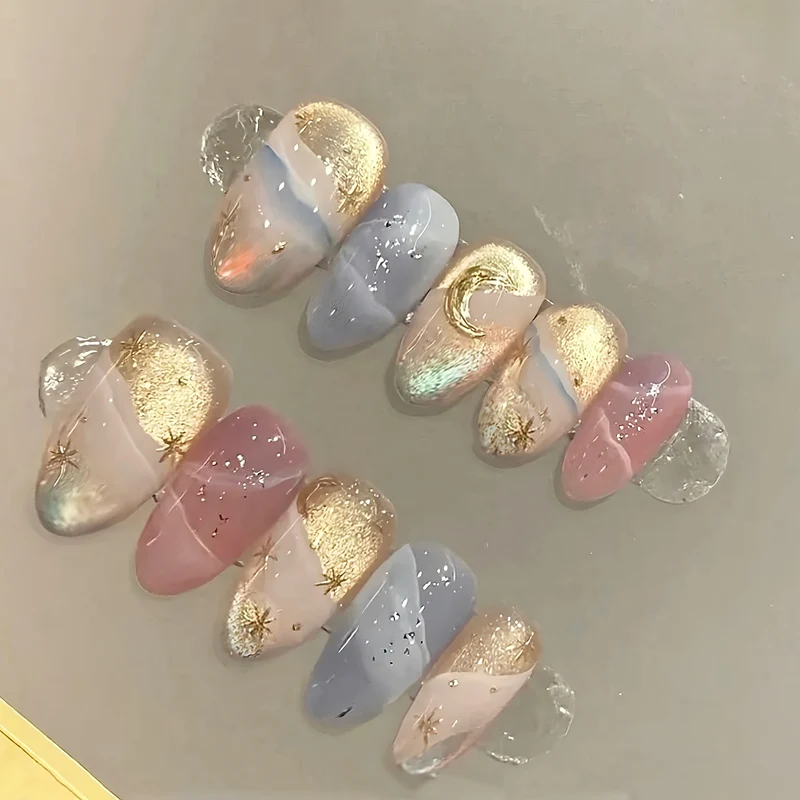 Glamouröses Press-On Nagelset mit himmlischen Designs