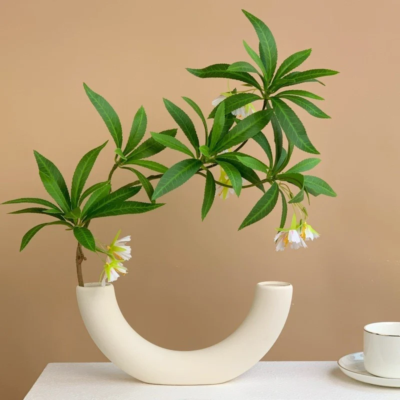 Lebensechter Orchideenstängel