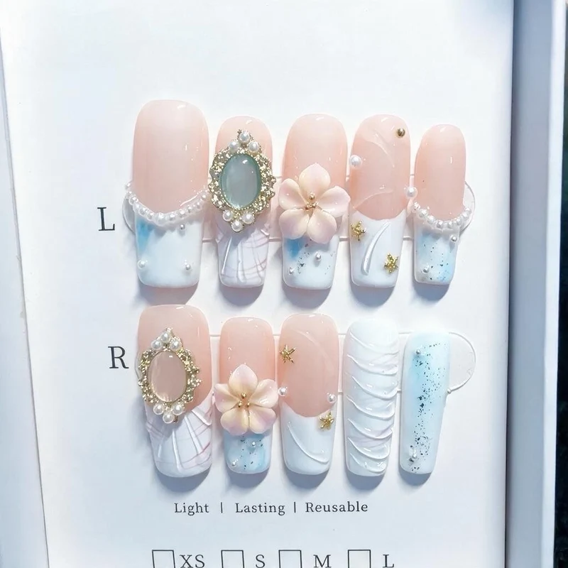 Blumenverzierte Press-On Nagelset