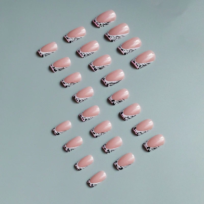 Dekoratives French Tip Nagelkunst Set